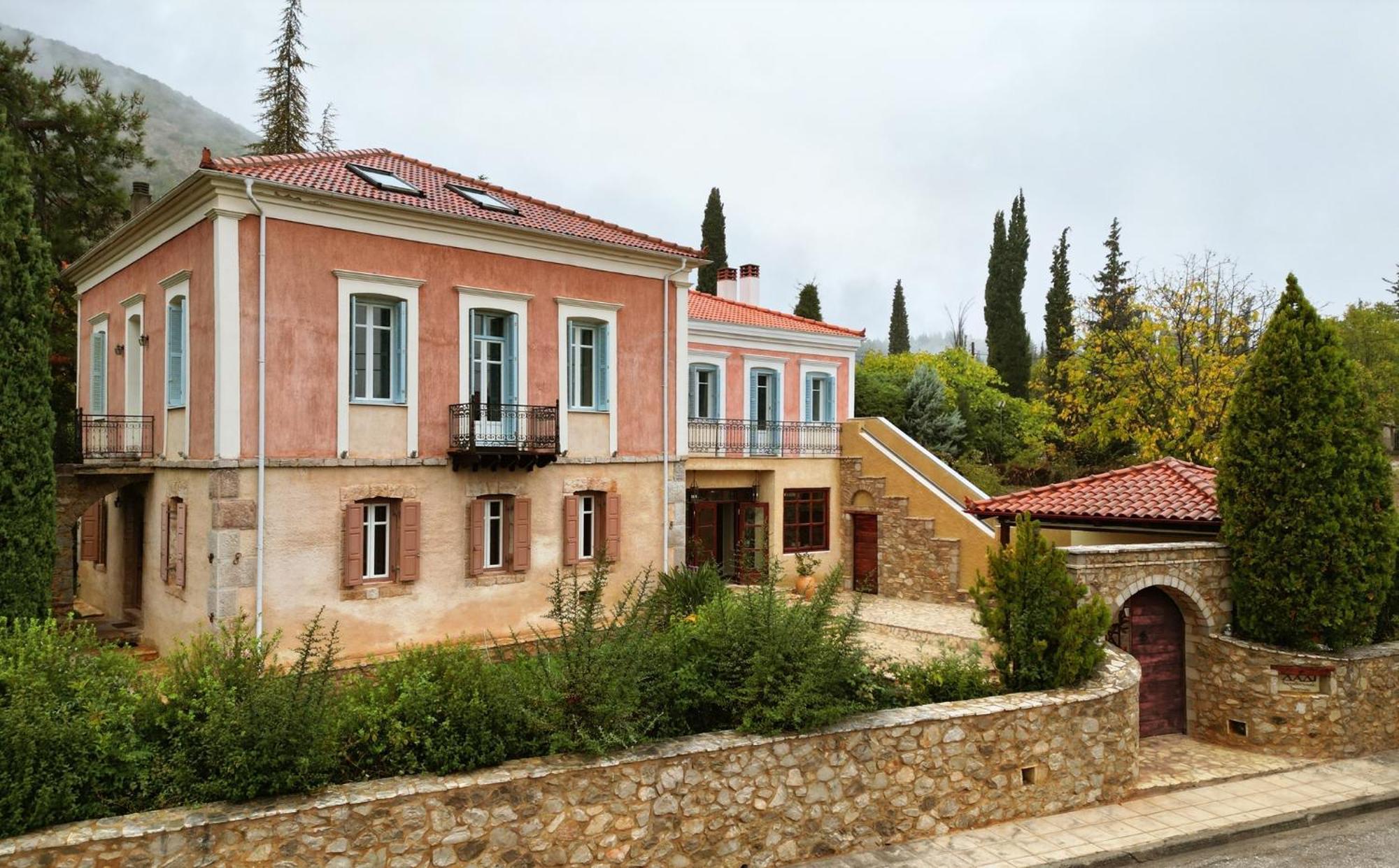 Hotel Archontiko Parnassus Dadi Amfikleia Exterior foto